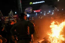 „Rafáh může počkat, rukojmí ne.“ Tisíce Izraelců vyšly do ulic, policie nasadila vodní děla
