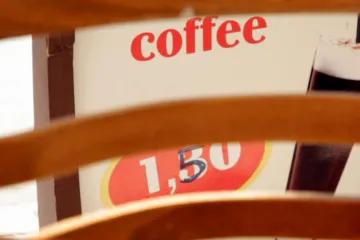 Řekové se už měsíc potýkají s vyšší DPH, na splácení dluhu to stejně nestačí