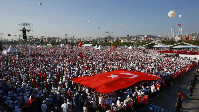 Demonstrace na podporu vězněného tureckého poslance