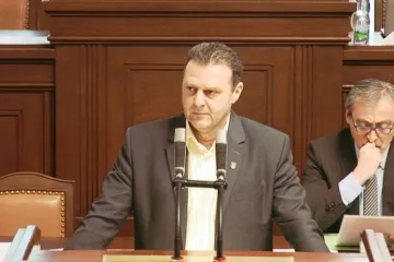 V 11 městech se konají protesty proti Ondráčkovi v čele komise pro GIBS. Babiš chce navrhnout jeho odvolání