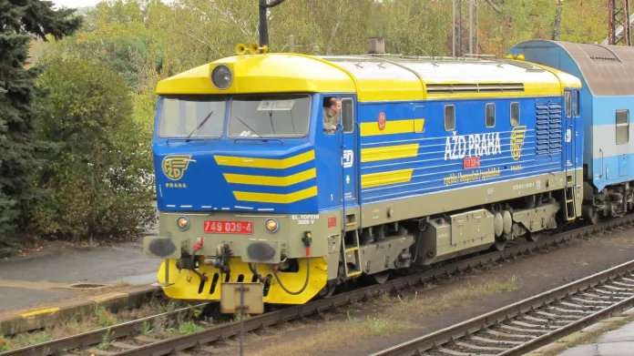 V posledním období provozu Bardotek přitahovala velký zájem neobvykle zbarvená "reklamní" lokomotiva 749.039.