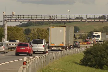 Do nového mýta je zatím přihlášeno 82 tisíc ze 450 tisíc aut. V prosinci hrozí kolaps, varoval ministr