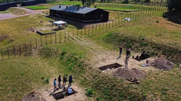 Archeologové provádí výzkum v bývalém koncentračním táboře v Hodoníně u Kunštátu