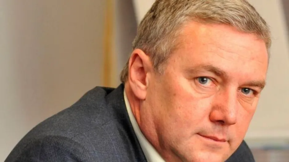 Ministerstvo může na registračních značkách ušetřit 100 milionů