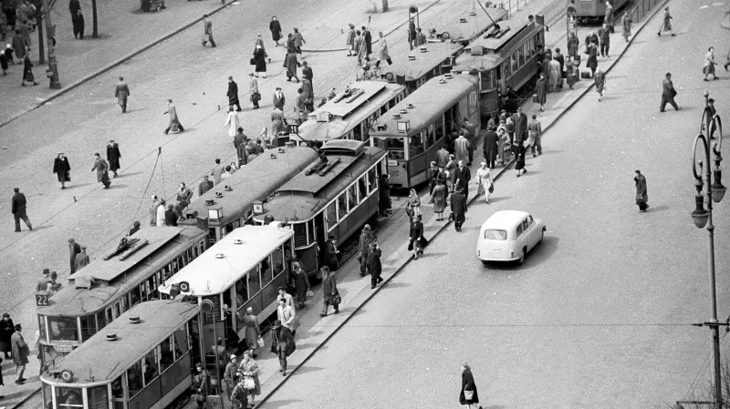 Tramvajová doprava v centru Prahy v roce 1958