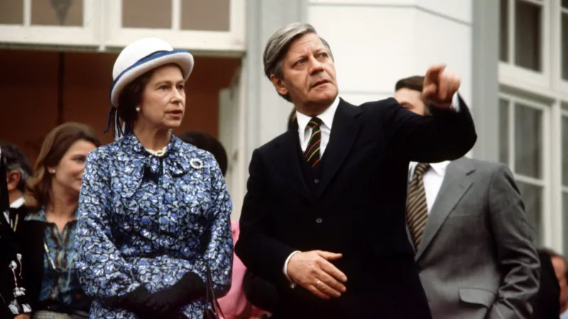 Helmut Schmidt s Alžbětou II. v roce 1978