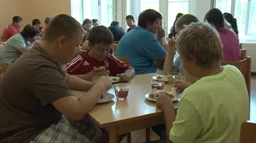 Děti jedí šestkrát denně a menší porce