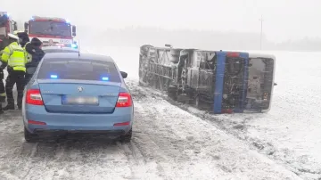 Nehoda autobusu u Bezvěrova