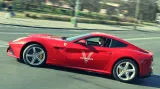 Přehlídka luxusních automobilů k filmu Need for Speed