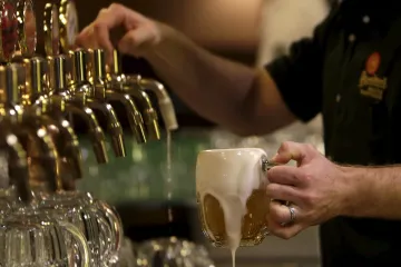 Babiš navrhuje zlevnit sudové pivo, podle Sobotky jde o marketingový tah