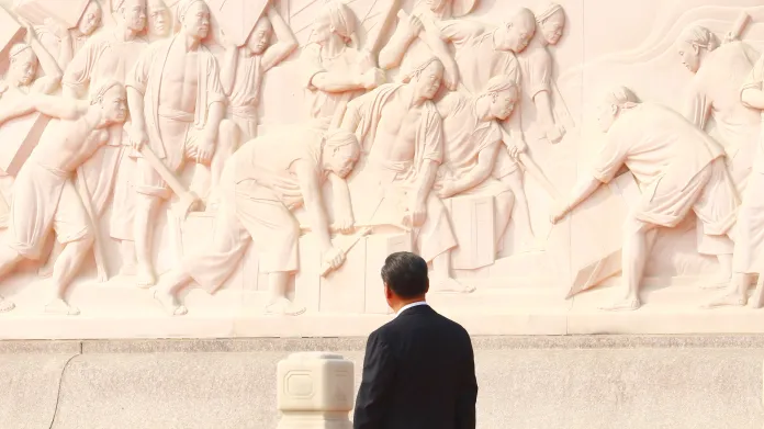 Prezident Si u Památníku lidových hrdinů