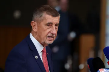 Vláda projedná navýšení penzí podle věku či zákaz mobilů ve školách