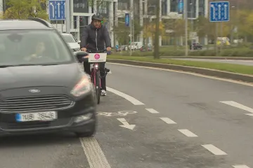 Mrtvých cyklistů je víc než loni. Na silnicích je vidět napětí, řada řidičů mluví o nepřátelství