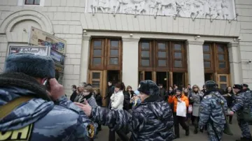 Útoky na moskevské metro, policie evakuuje stanici Park Kultury