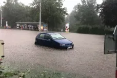 Hasiči na Zlínsku až do rána odklízeli následky bouřek. Výstraha meteorologů trvá