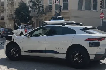 V USA se vede boj o autonomní vozy. San Francisco plánuje zákaz, Texas chce kamiony bez řidiče