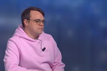 Pan Nikdo proti Putinovi vzdoruje propagandě ve školství