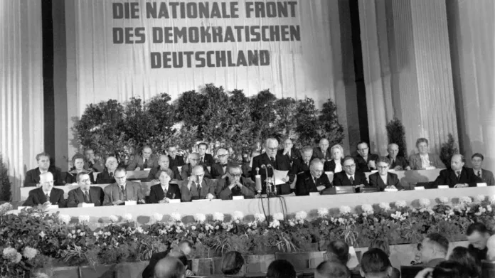 Wilhelm Pieck oznamuje 7. října 1949 vznik Německé demokratické republiky