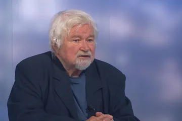 Bylo rozhodnuto devět dní před podpisem mnichovské dohody, připomíná Pithart. Národ se podle něj s traumatem nevyrovnal