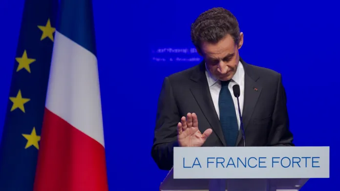 Nicolas Sarkozy přiznal porážku