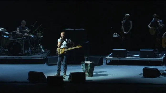 Sting koncertuje v Praze