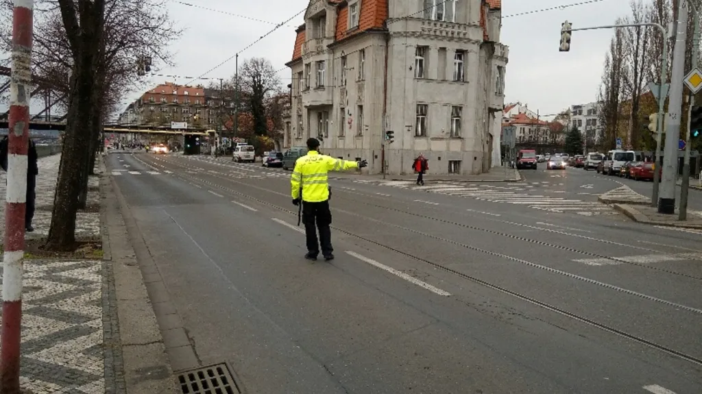 Policie odklání dopravu kvůli nálezu nevybuchlé munice