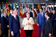 „Monument“ a „stroj na kompromisy“. Lídři zemí EU se na summitu rozloučili s Merkelovou 