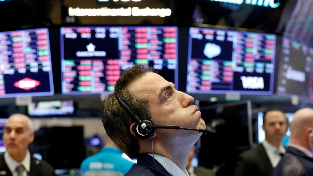 Pohled na parket newyorské akciové burzy NYSE (snímek je z února 2025)