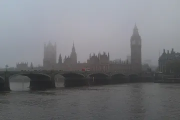 Není mlha jako mlha. U nás jsou běžné radiační, u moře zase advekční