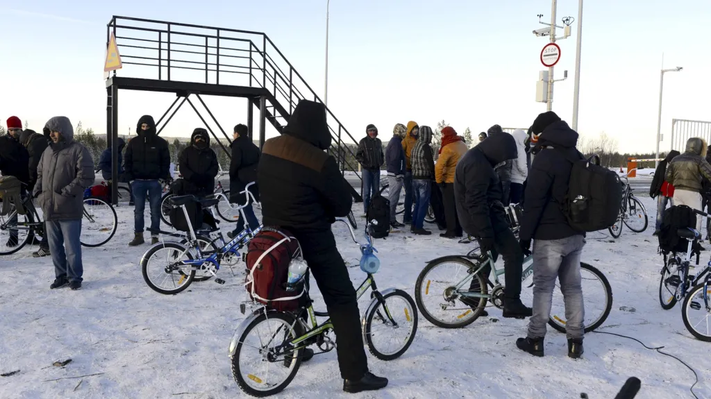 Běženci se shromažďují na jednom ze severních ruských přechodů
