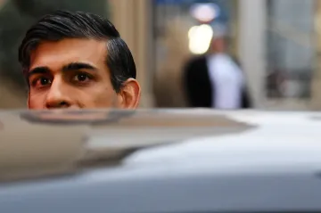 Britský premiér slibuje změnu. Labouristy chce oslabit třeba podporou motoristů