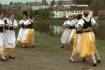 Kamýcké tanečky pod májkou