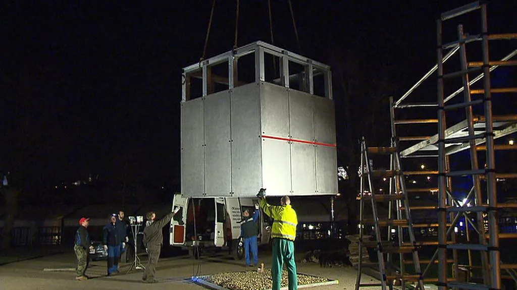 Usazení Palachova pomníku