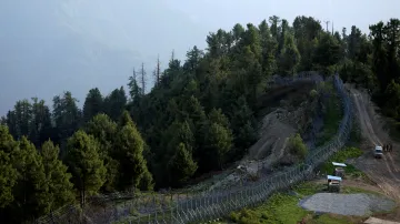 Linie kontroly na hranici mezi indickou a pákistánskou částí Kašmíru