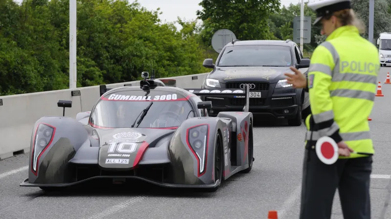 Účastníci závodu Gumball projeli Moravou