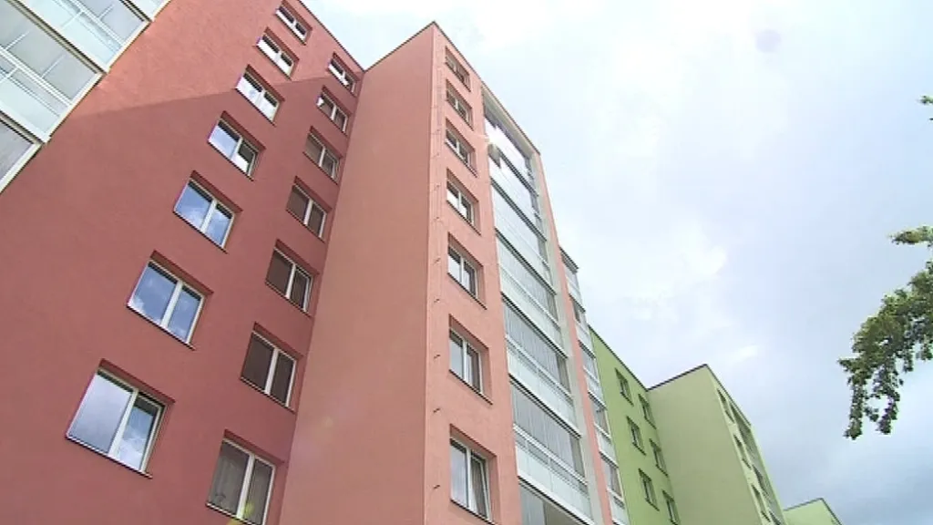 Zateplené paneláky v Brně - Starém Lískovci. Právě o tuto investici se zajímá protikorupční policie