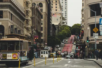 Štáb České televize přepadli při natáčení v San Franciscu