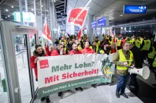 Trojice německých letišť kvůli stávce zrušila přes 640 letů, dotýká se to i Česka