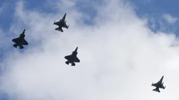 Polsko oficiálně převzalo své první stíhačky F-35, které pak proletěly nad poloostrovem Westerplatte v Gdaňsku