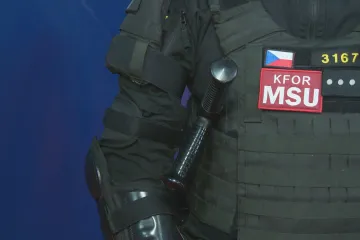 Zóna ČT24: Napětí v Kosovu roste. Řehka navštívil vojáky z mise KFOR