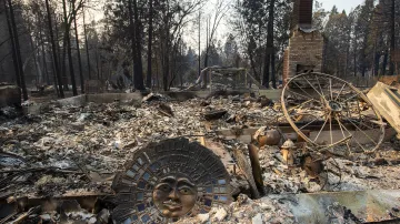 Následky požárů v Kalifornii
