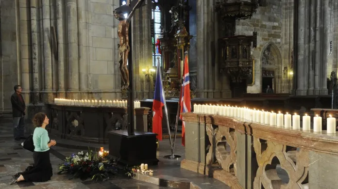 Bohoslužba za oběti teroristických útoků v Norsku
