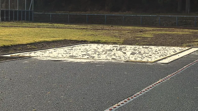 Atletická dráha na stadionu v Čelákovicích