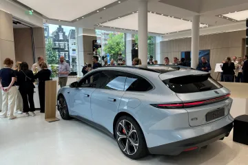 Čína ekonomickou válku vyhraje, míní Turek. Automobilky zaspaly, tvrdí Gregorová