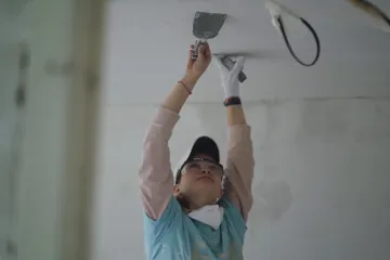 Волонтери відбудовують зруйновані території України 