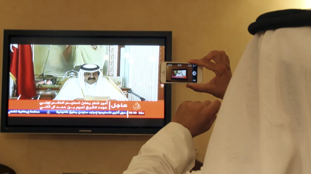 Katarský emír oznamuje rezignaci