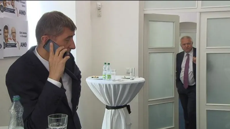 Stát platil stamiliony za externí služby