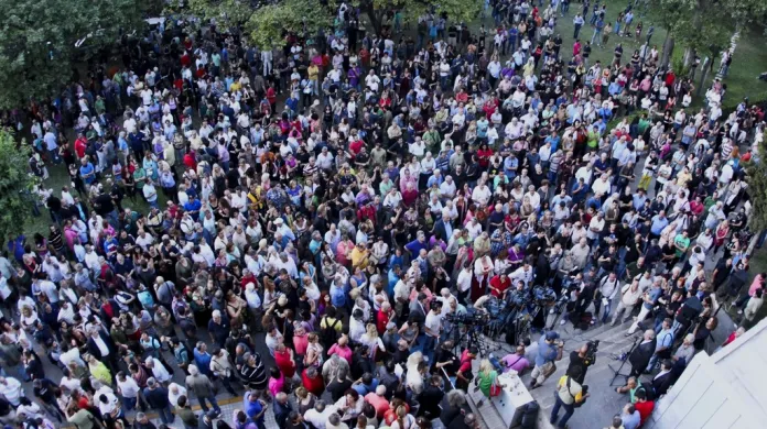 Protest proti ukončení veřejnoprávního vysílání v Řecku
