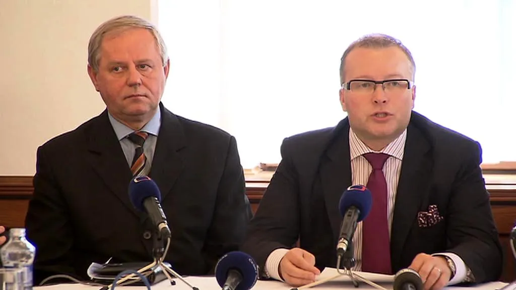 Ministr životního prostředí Tomáš Chalupa (vpravo)