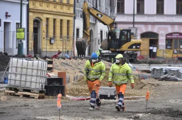 Oprava náměstí v Třebíči komplikuje zásobování. Radnice podnikům sníží nájem
